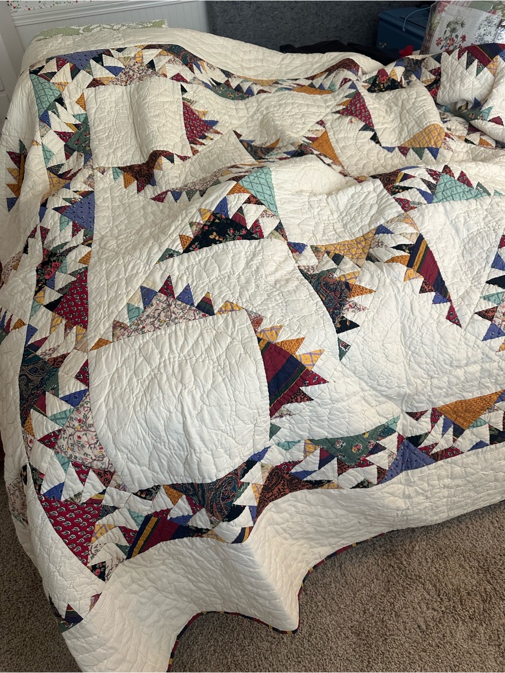 Cream Patchwork Quilt with Multicolor Triangle Ring Design